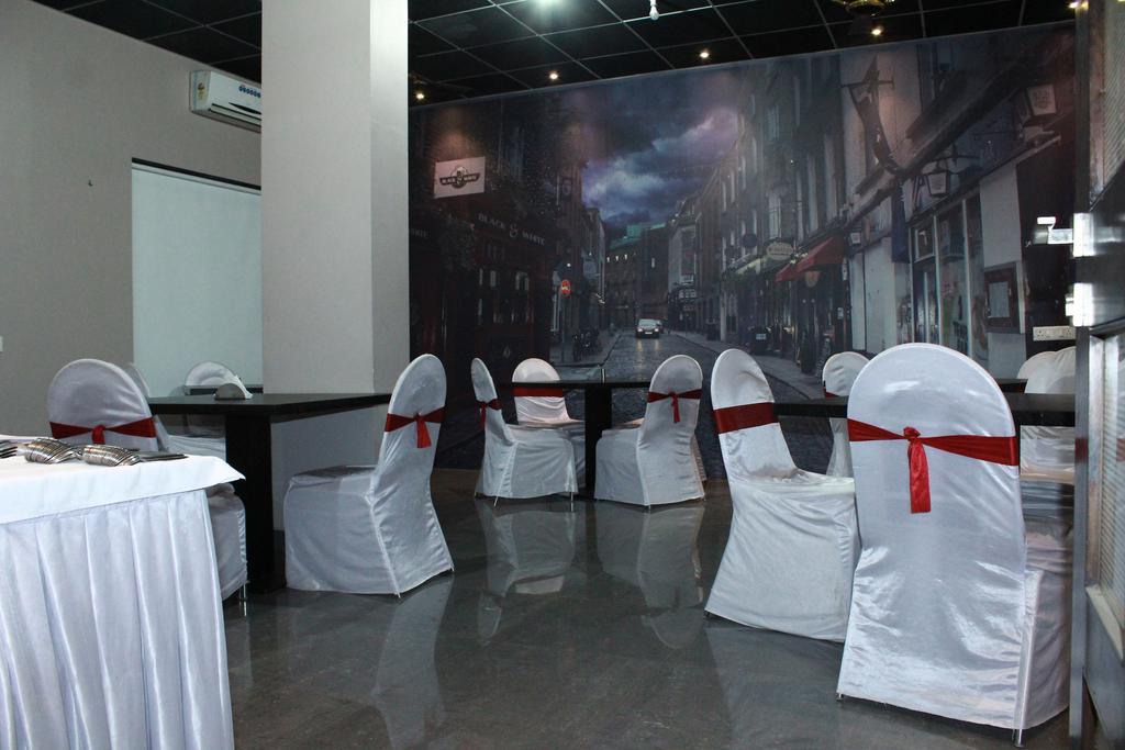 The Sky Court Hotel Aurangabad  Exterior photo